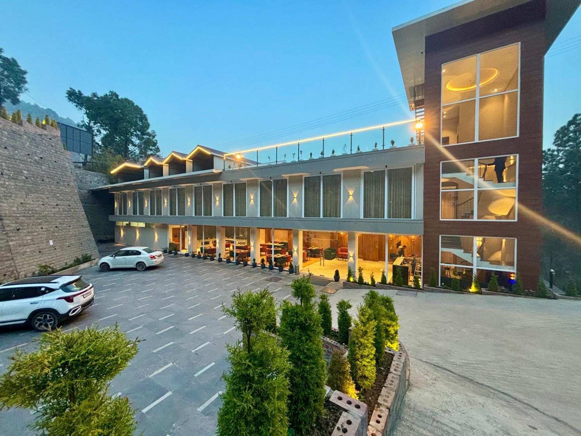 Arnisa Kasauli - A Boutique Hotel Ngoại thất bức ảnh