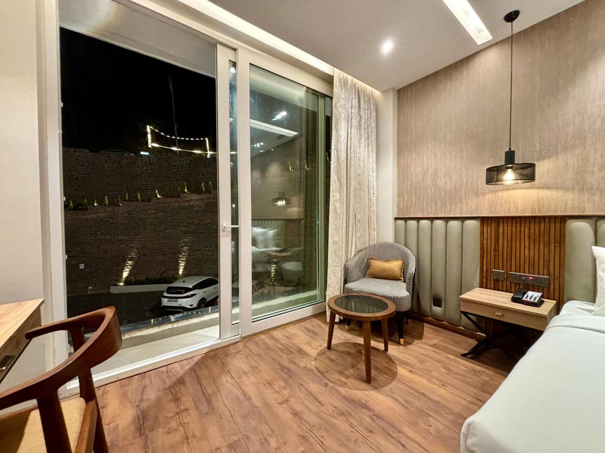 Arnisa Kasauli - A Boutique Hotel Ngoại thất bức ảnh