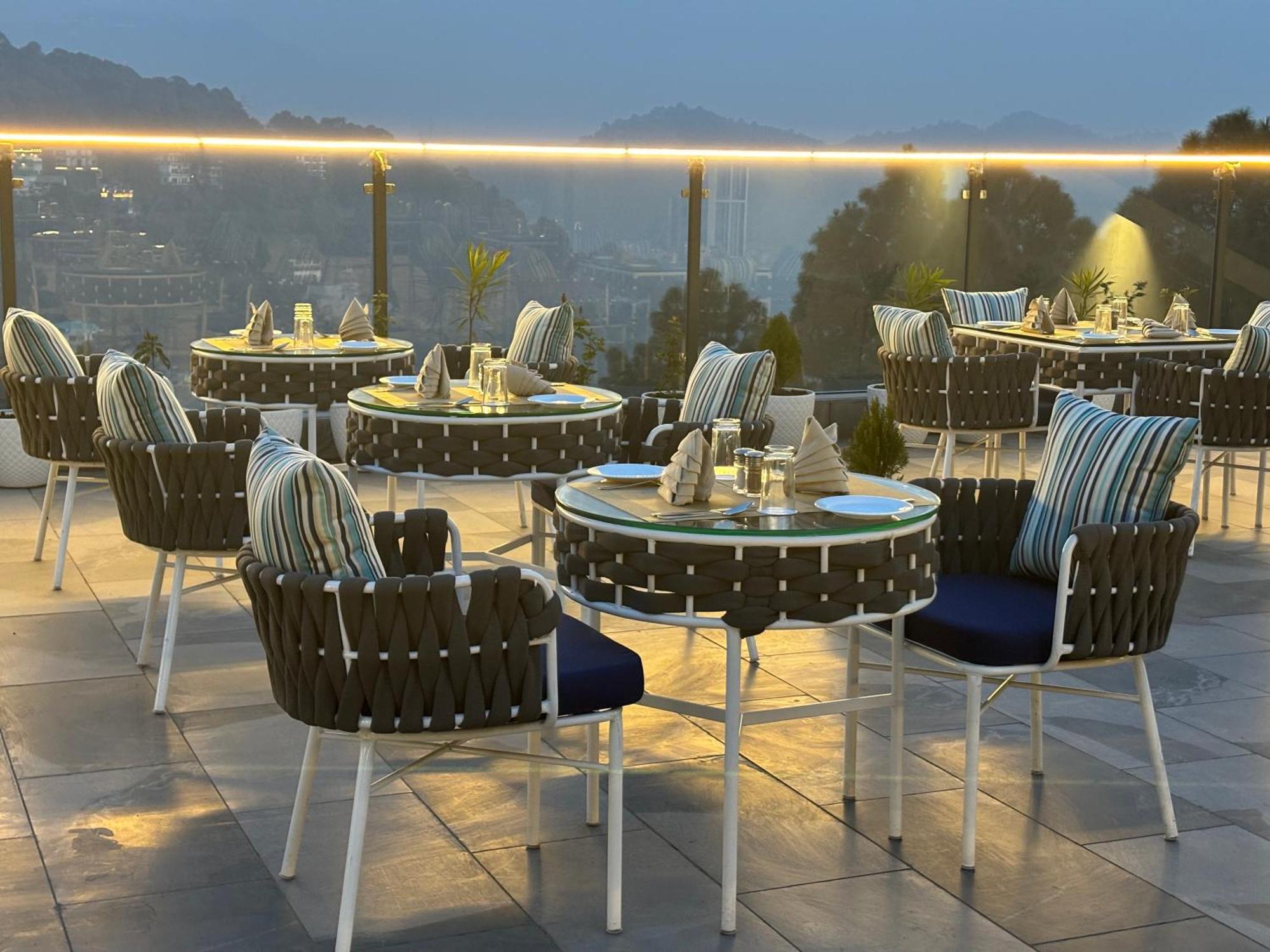 Arnisa Kasauli - A Boutique Hotel Ngoại thất bức ảnh